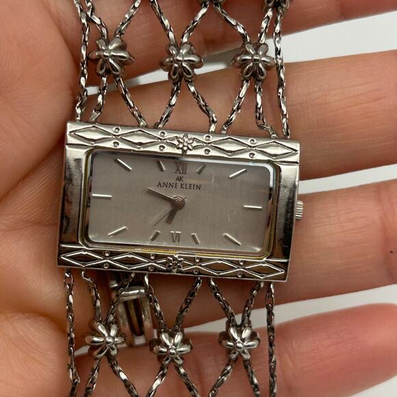Anne Klein Women’s Fashion Watch Silver Tone, 31mm Working New Battery - Picture 6 of 8